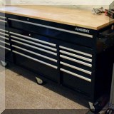 T01. Husky Tool Bench. 